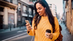 What Your Phone Grip Says About You: Uncover Hidden Personality Traits