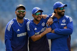 Gavaskar Calls for Spinner Kuldeep Yadav, Questions Bumrah's Fitness Ahead of 2nd England Test
