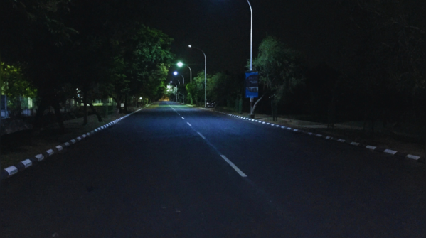 Empty road in Delhi Cantonment area