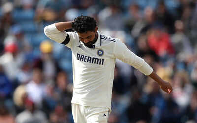 Ravindra Jadeja under pressure during the first Test.