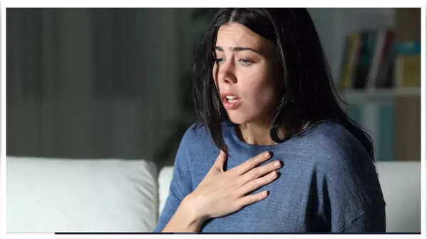Illustration of a heart with irregular rhythm