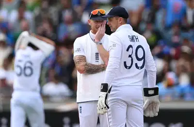 Ben Stokes in conversation with Jamie Smith during a break in play