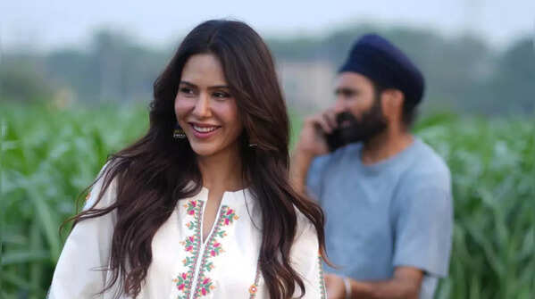 Sonam Bajwa's flawless minimal makeup look