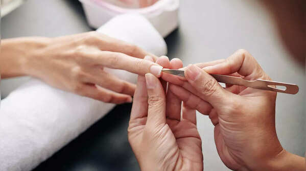 Dark streaks or lines under a nail